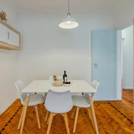 Combatentes 33 House - By Y Concept Setúbal